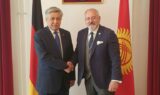 Jego Ekscelencja Ambasador Republiki Kirgiskiej w Niemczech Erlan Abdyldaev. Wieloletni Minister Spraw Zagranicznych.